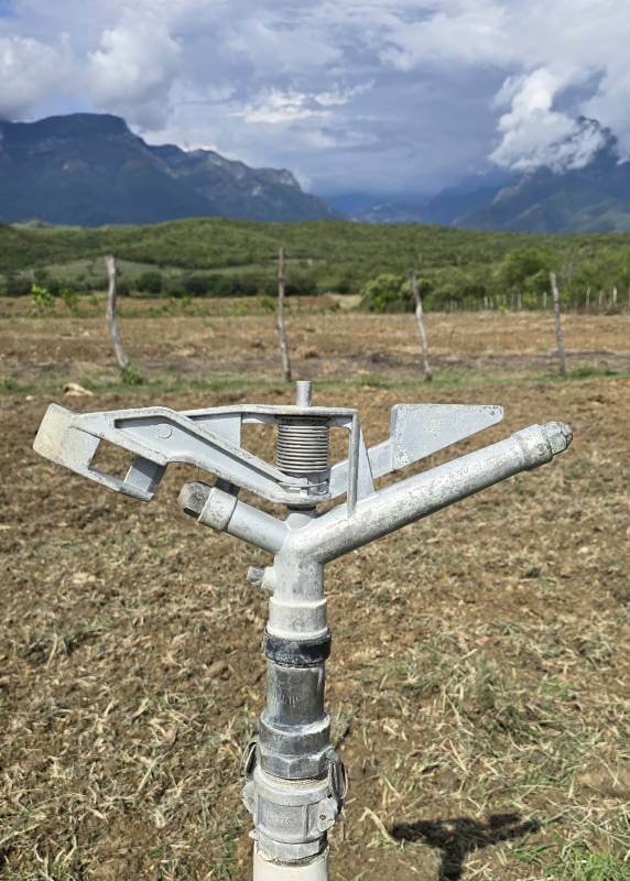 Cañon. Sistema de riego por aspersion, Riegos y Electrificaciones Linares.