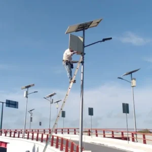 Luminarias con energía solar, Municipio de Linares Nuevo León. Riegos y Electrificaciones Linares