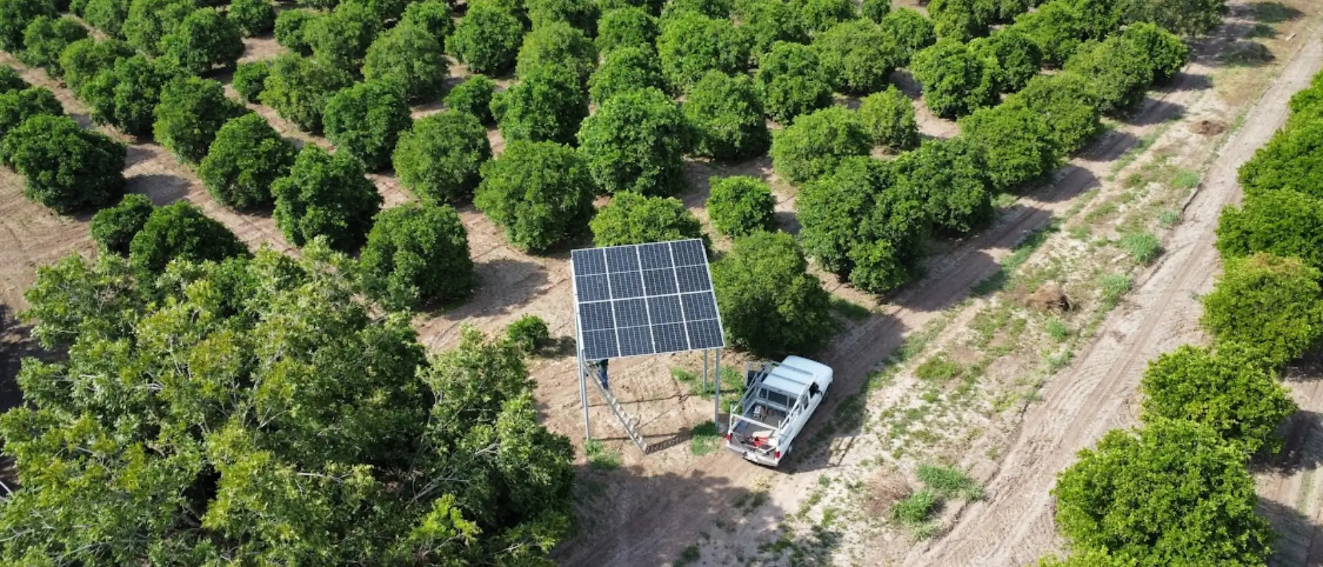 Sistema Solar Fotovoltaico instalado en huerta de naranjos. Riegos y Electrificaciones Linares.